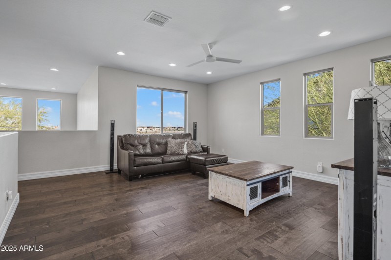 2423 N Beverly Pl-31