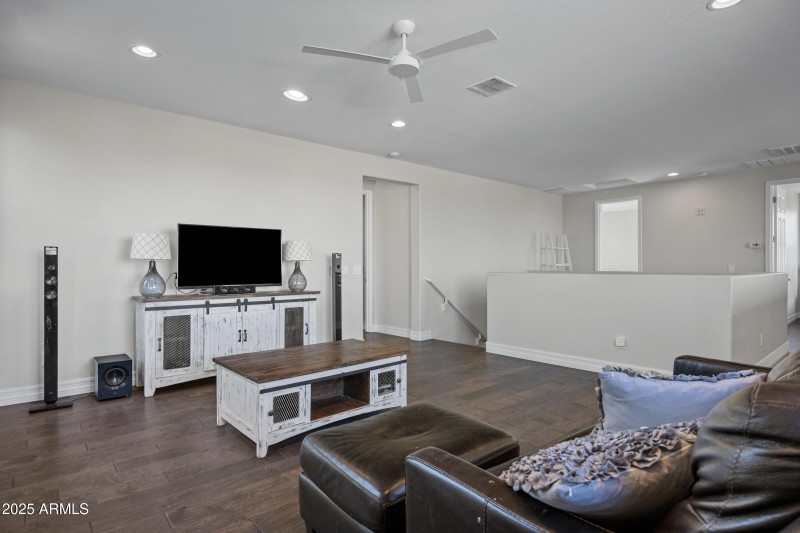 2423 N Beverly Pl-32