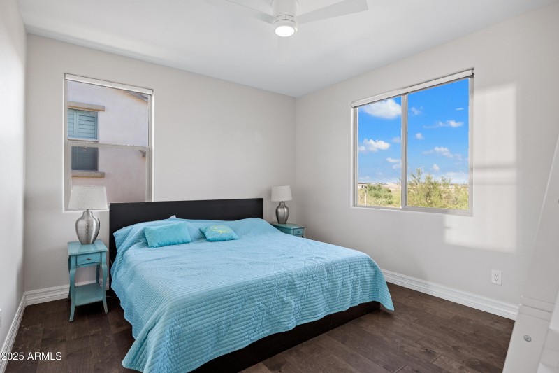 2423 N Beverly Pl-36