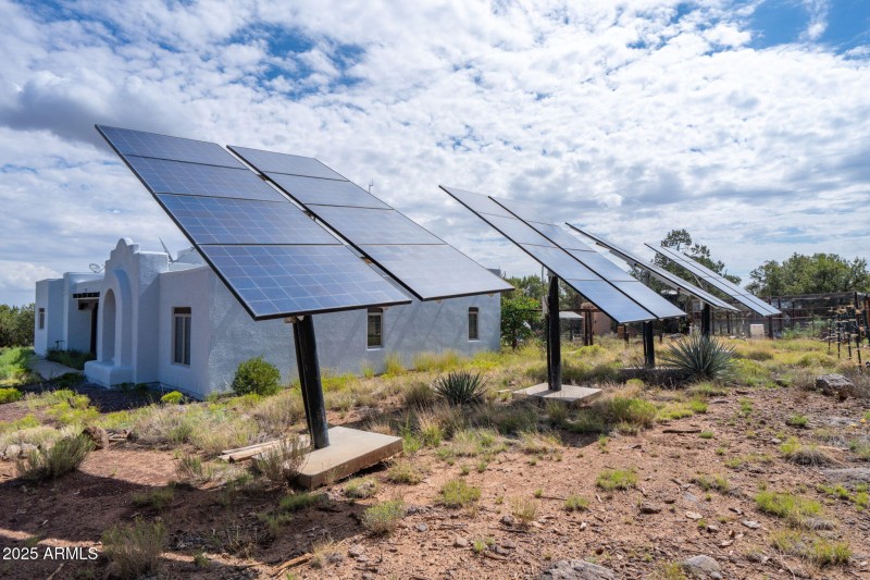 44-web-or-mls-35575-w-pale-moon-rd