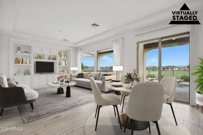 Living room/Dining area