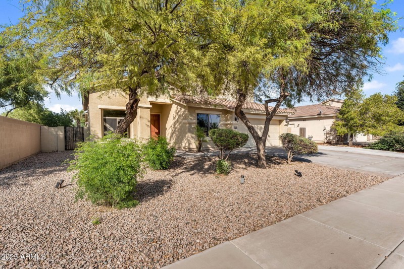 2-web-or-mls-2546 E San Rafael Trail -3