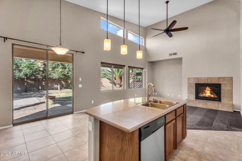 11-web-or-mls-2546 E San Rafael Trail -1