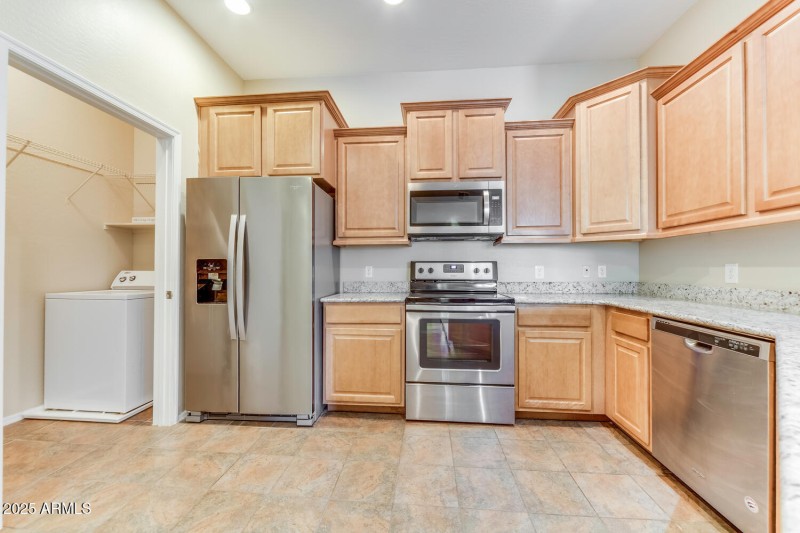 14575 W Mtn View 11221