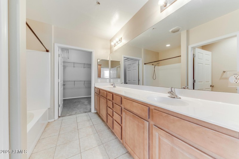 14575 W Mtn View 11221