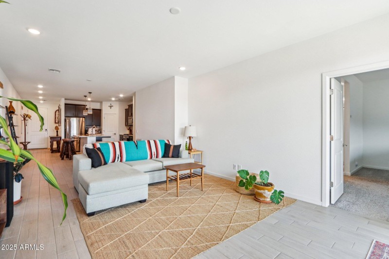 7-web-or-mls-W Sunland Dr-S0609-007