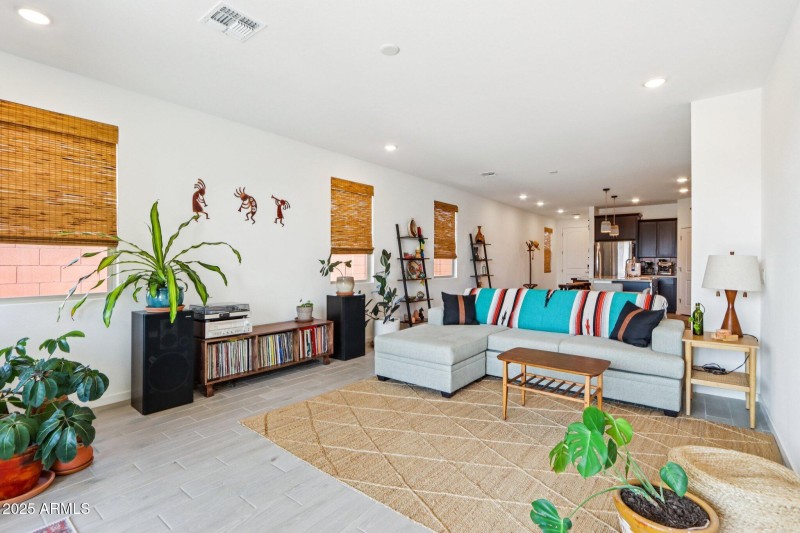 8-web-or-mls-W Sunland Dr-S0609-008