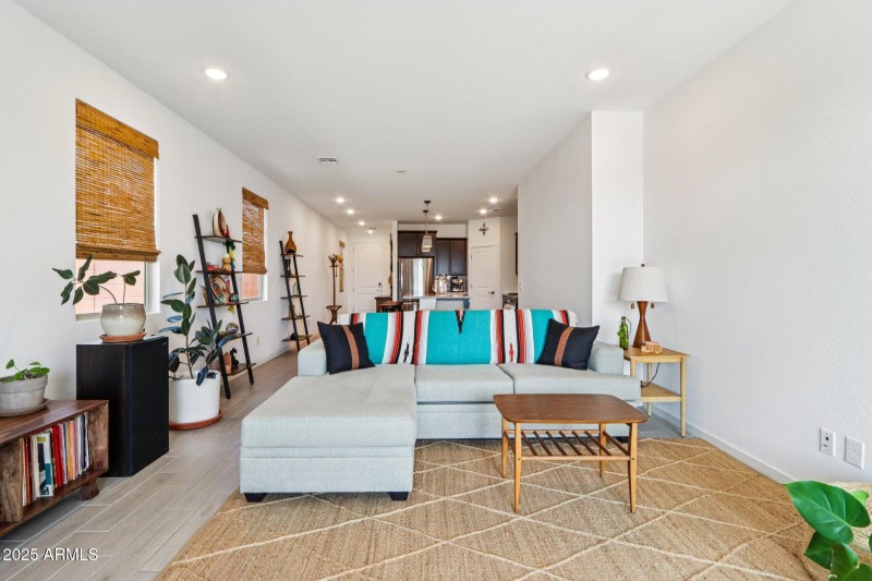 9-web-or-mls-W Sunland Dr-S0609-009