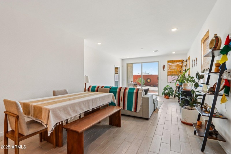 11-web-or-mls-W Sunland Dr-S0609-011