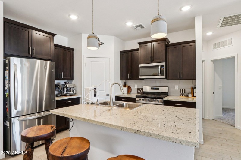 15-web-or-mls-W Sunland Dr-S0609-015