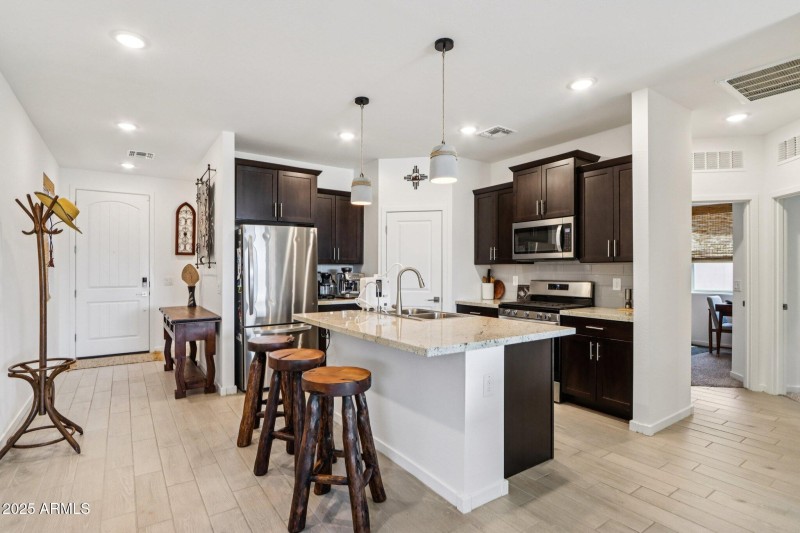 16-web-or-mls-W Sunland Dr-S0609-016