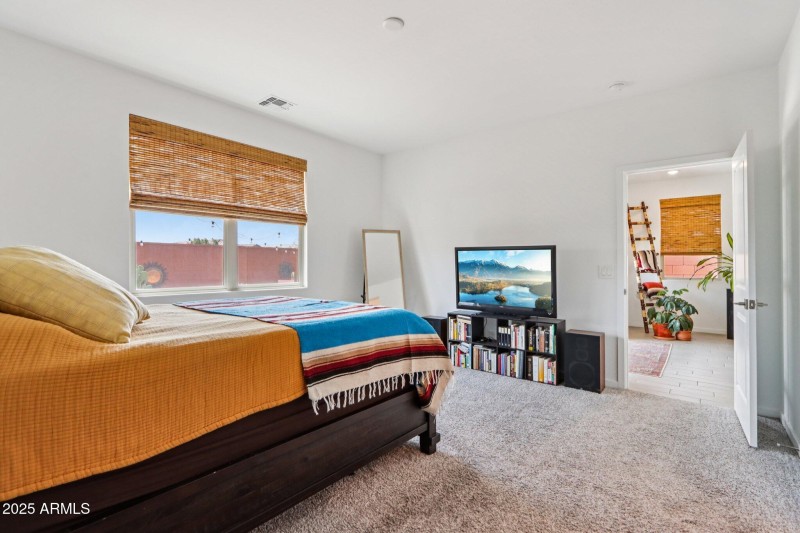 25-web-or-mls-W Sunland Dr-S0609-025