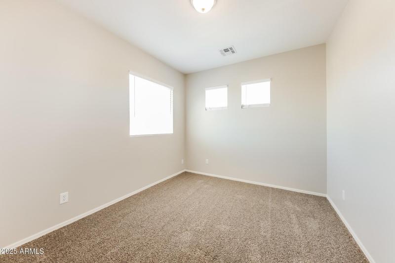 238808-photo-633e42a419fde