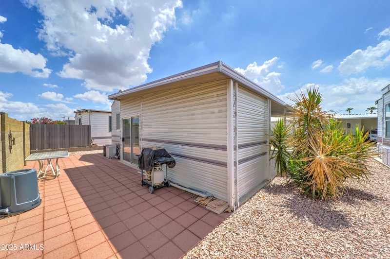 oversize back yard with 6' privacy wall