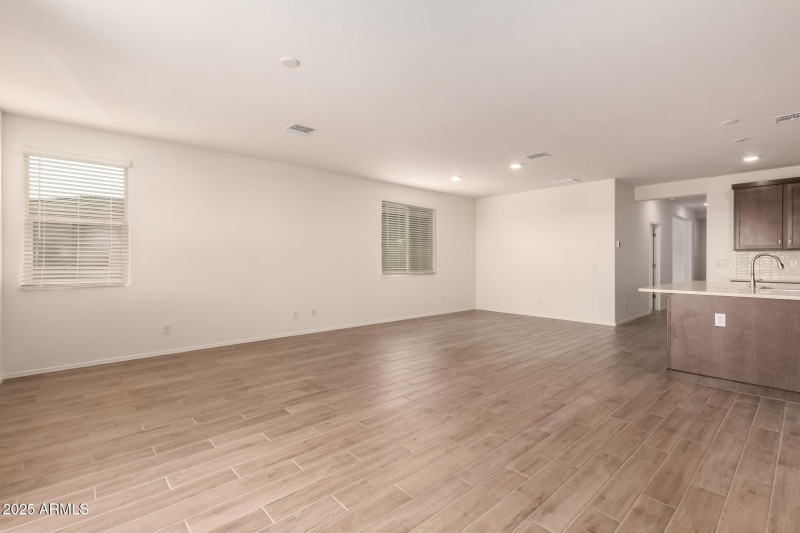 11 - Soft Wind 18253