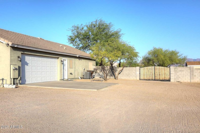Side Garage-RV Gate