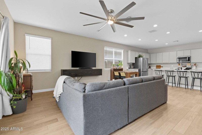 6-web-or-mls-1055 W Tuli Way-6