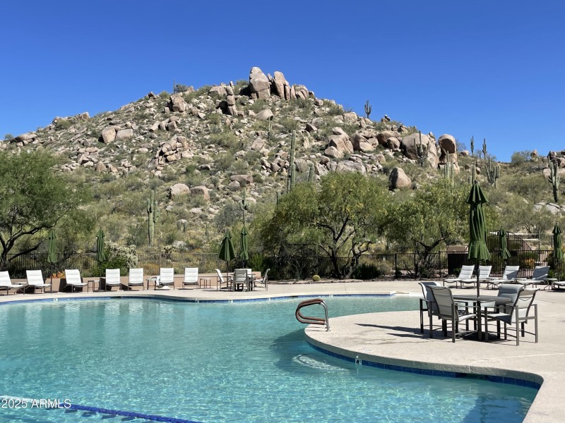 0 MTN POOL DINING