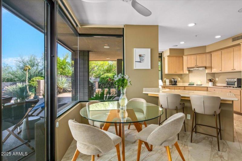 20-Breakfast Nook Views