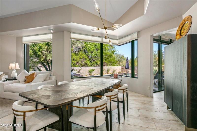 13-Dining Room Views