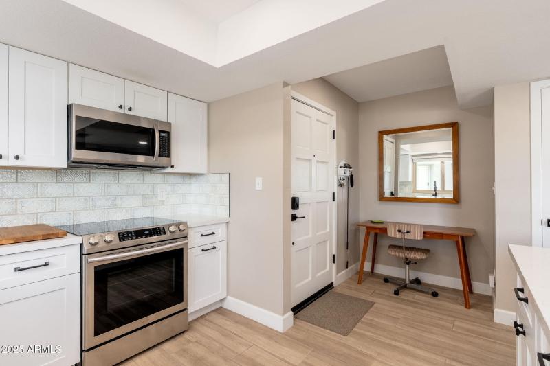 Kitchen & Office Nook