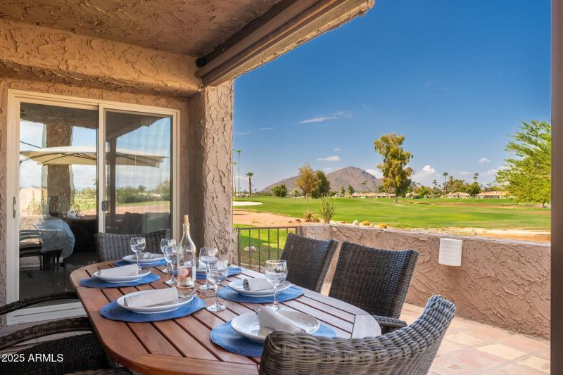 Outdoor Dining - Camelback View