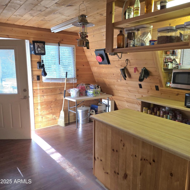 Int Entry to Kitchen