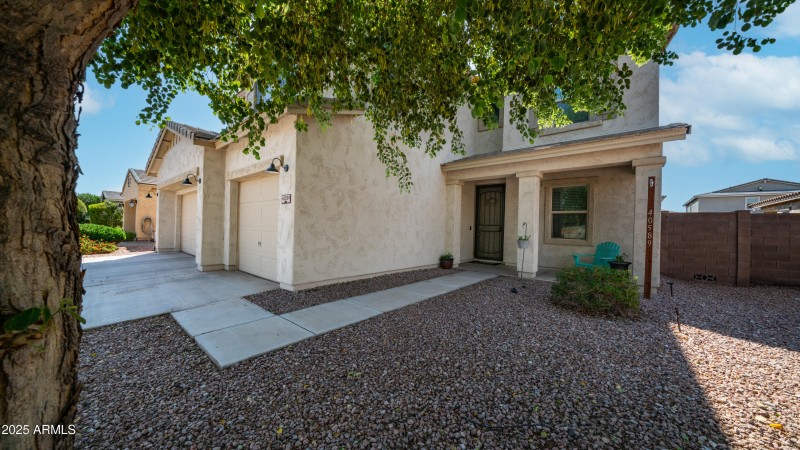 40589 W Parkhill Dr-1