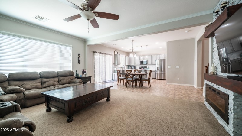 40589 W Parkhill Dr-12