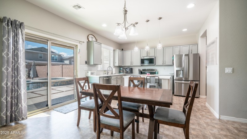 40589 W Parkhill Dr-13