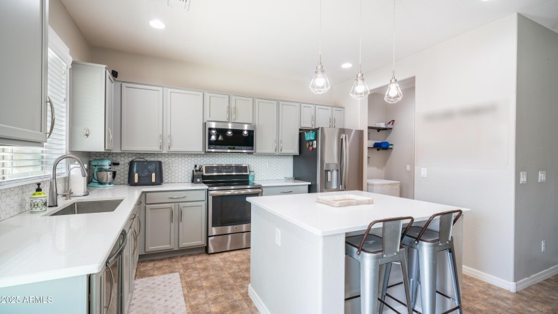 40589 W Parkhill Dr-14