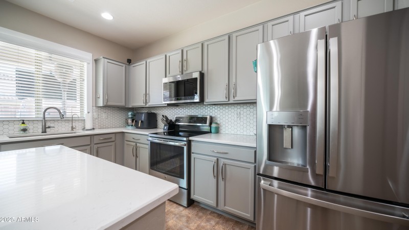 40589 W Parkhill Dr-18