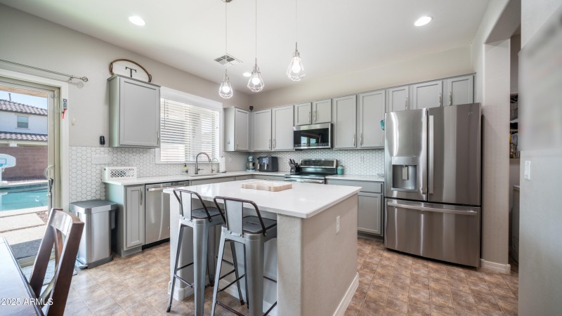 40589 W Parkhill Dr-19