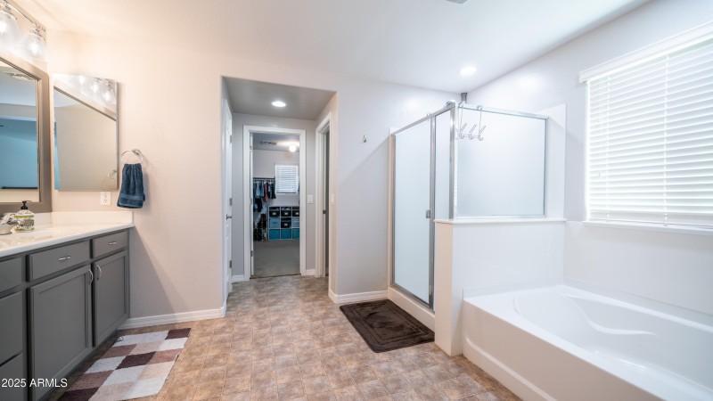 40589 W Parkhill Dr-29