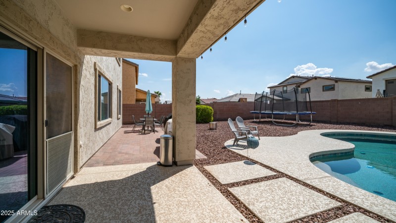 40589 W Parkhill Dr-37