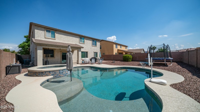 40589 W Parkhill Dr-39