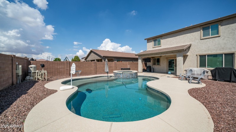 40589 W Parkhill Dr-40