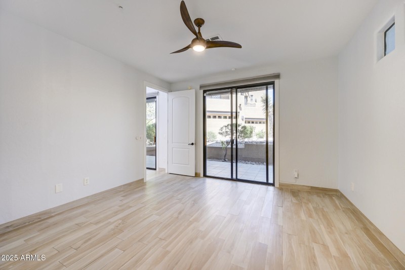 10212 E White Feather Ln-17