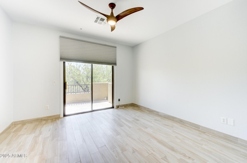 10212 E White Feather Ln-27