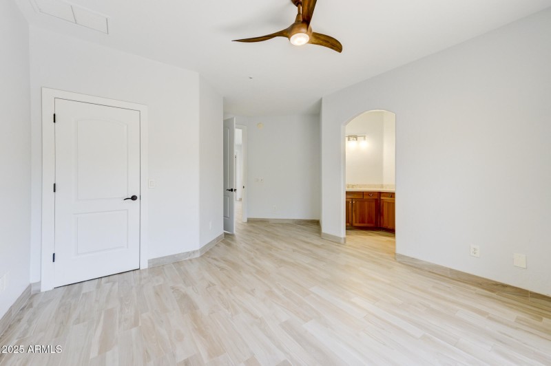 10212 E White Feather Ln-28
