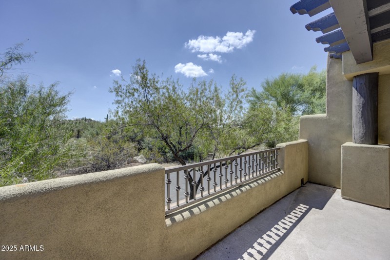 10212 E White Feather Ln-32