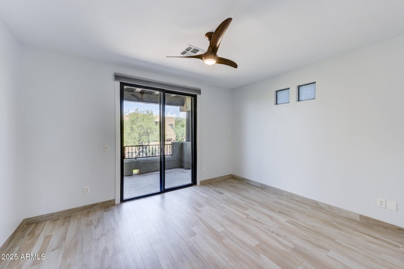 10212 E White Feather Ln-33