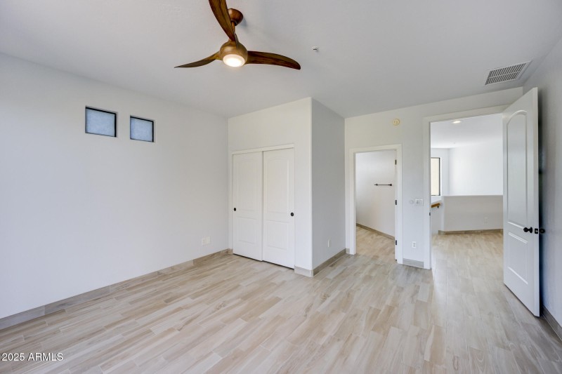 10212 E White Feather Ln-34
