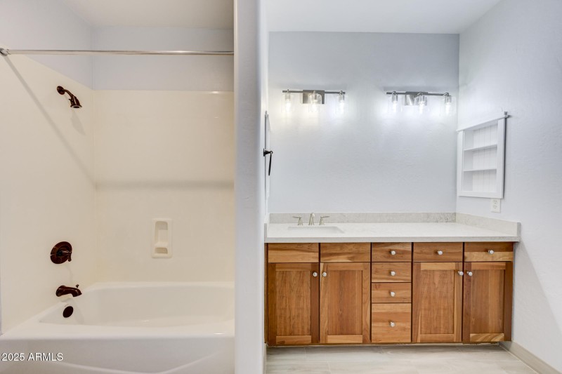 10212 E White Feather Ln-35