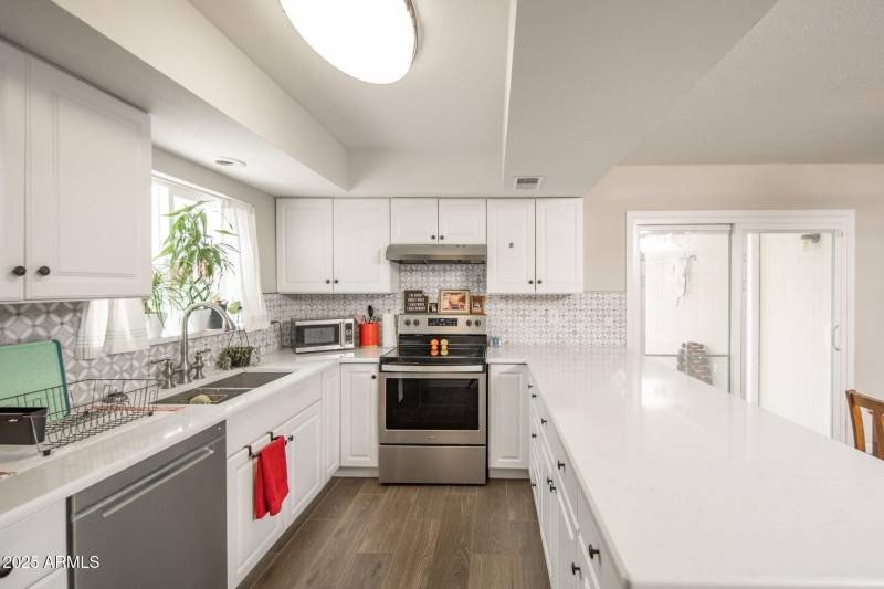 21-web-or-mls-557-s-visalia