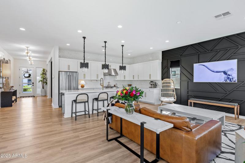 4030 W Serpentine Dr-9