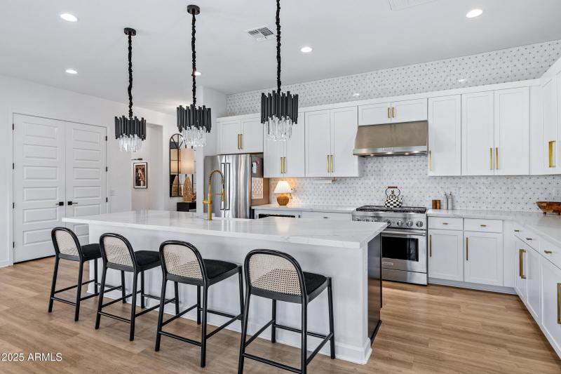 4030 W Serpentine Dr-10