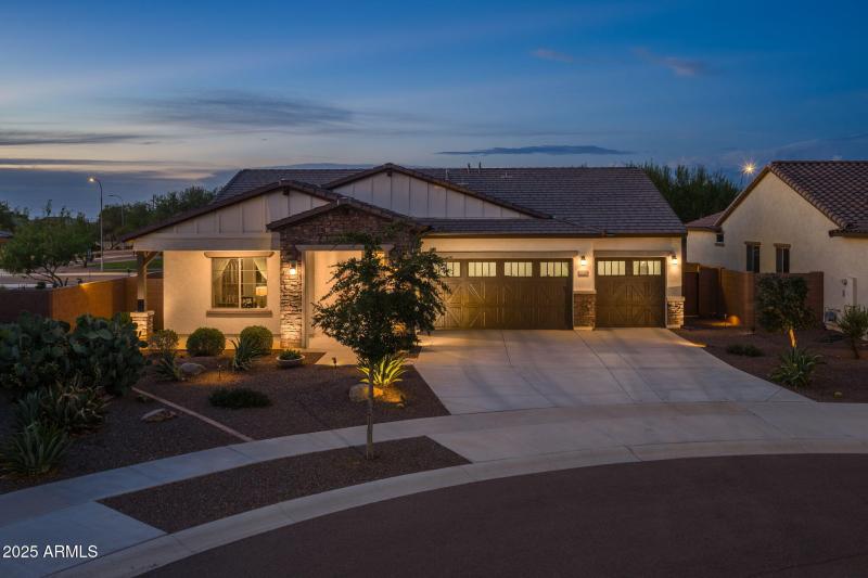 3-web-or-mls-2228 W Caldwell St, Phoenix