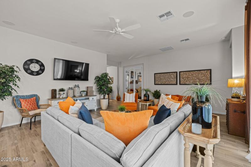 17-web-or-mls-2228 W Caldwell St, Phoeni