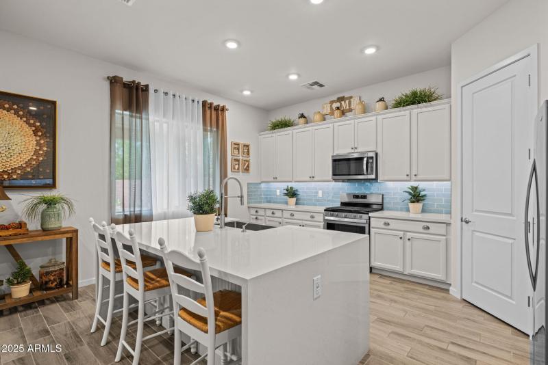 21-web-or-mls-2228 W Caldwell St, Phoeni